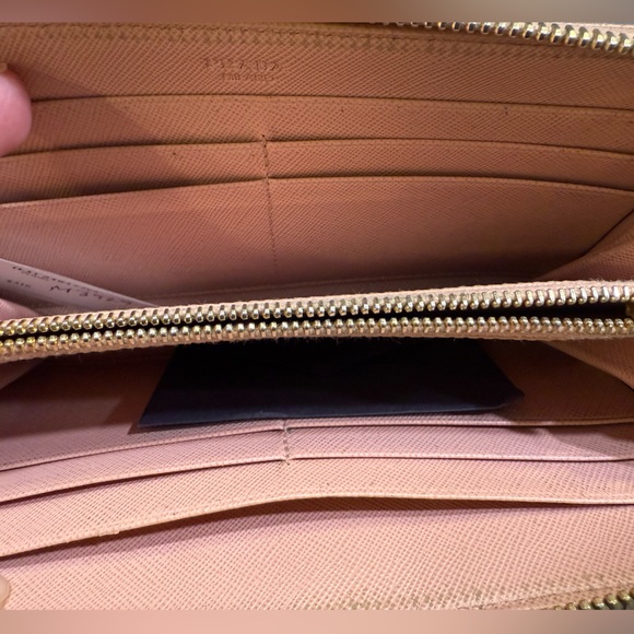 GUC Light Pink Prada Zip Wallet + COA card - Picture 3 of 8